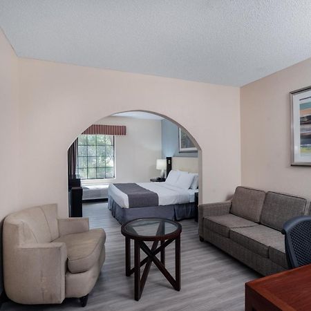 Baymont By Wyndham Hinesville Fort Stewart Area Екстер'єр фото