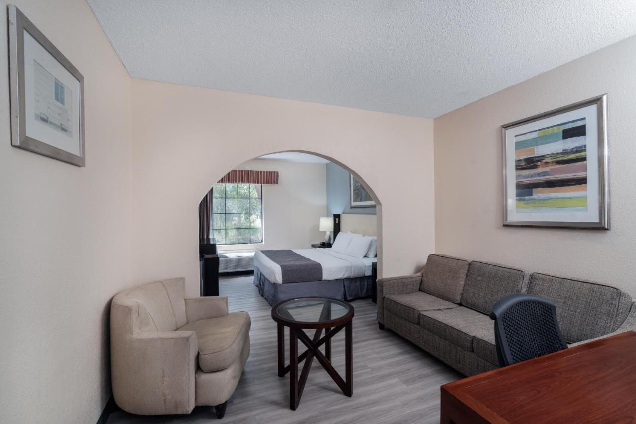 Baymont By Wyndham Hinesville Fort Stewart Area Екстер'єр фото