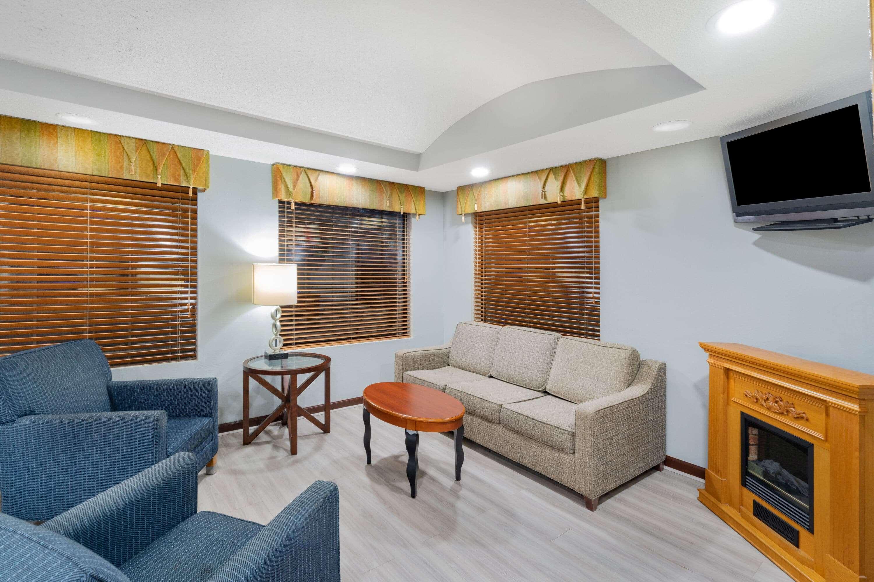 Baymont By Wyndham Hinesville Fort Stewart Area Екстер'єр фото