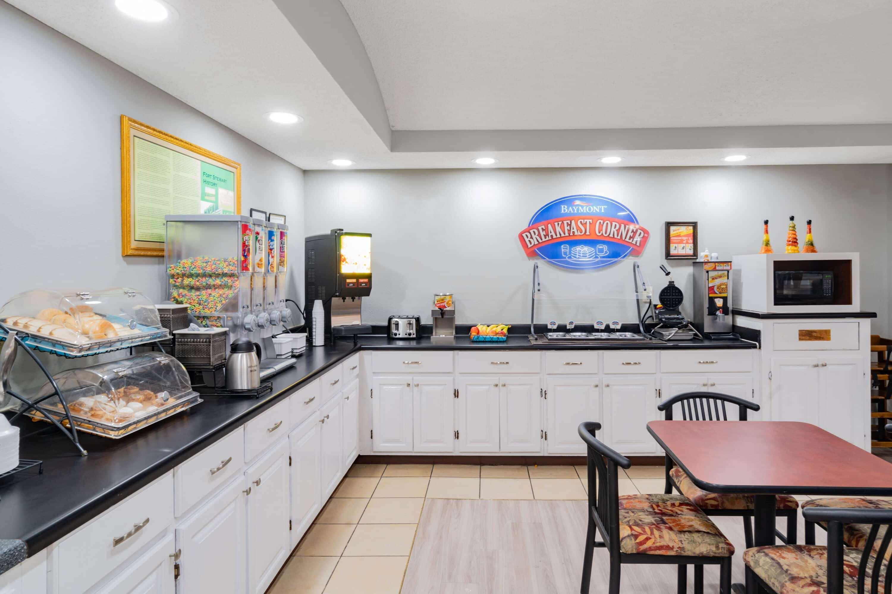 Baymont By Wyndham Hinesville Fort Stewart Area Екстер'єр фото