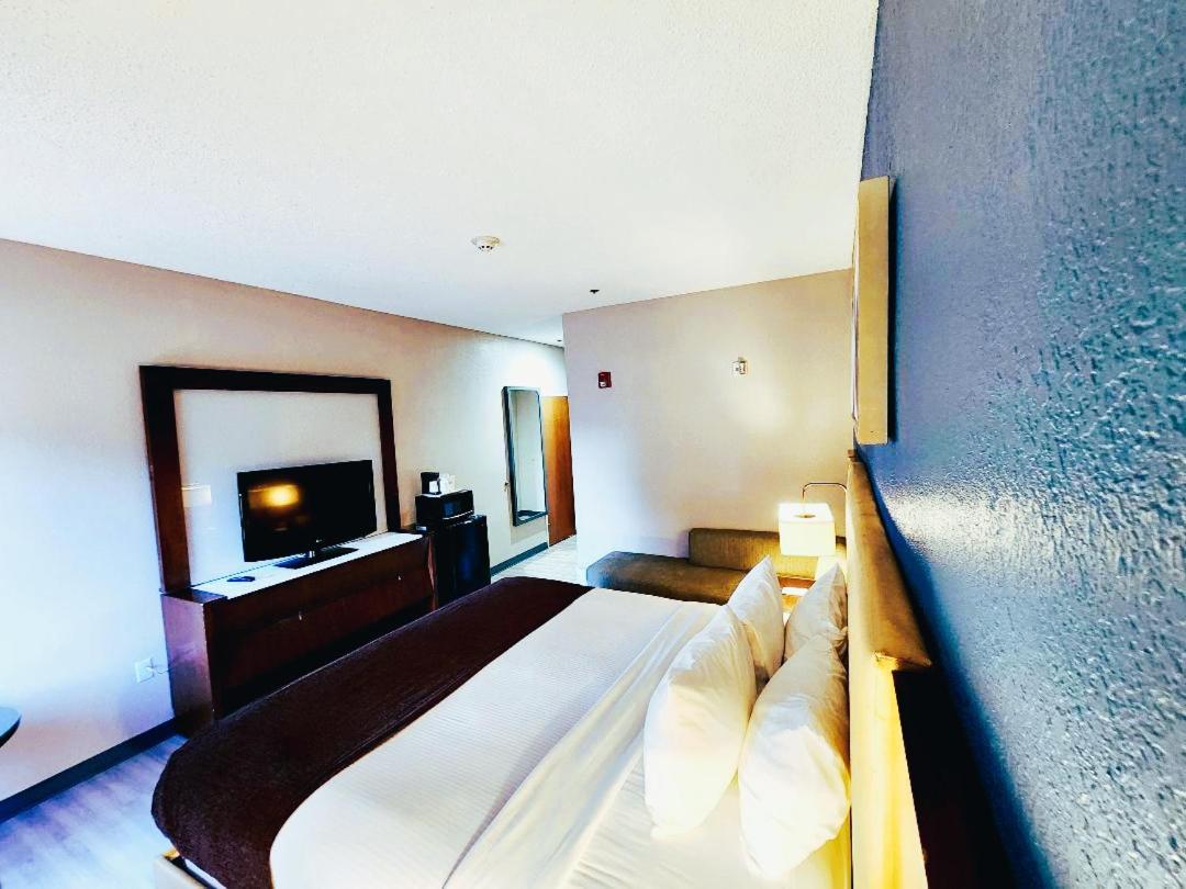 Baymont By Wyndham Hinesville Fort Stewart Area Екстер'єр фото