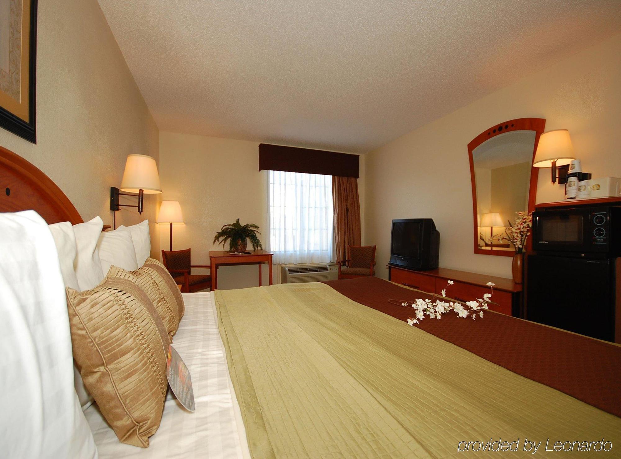 Baymont By Wyndham Hinesville Fort Stewart Area Номер фото