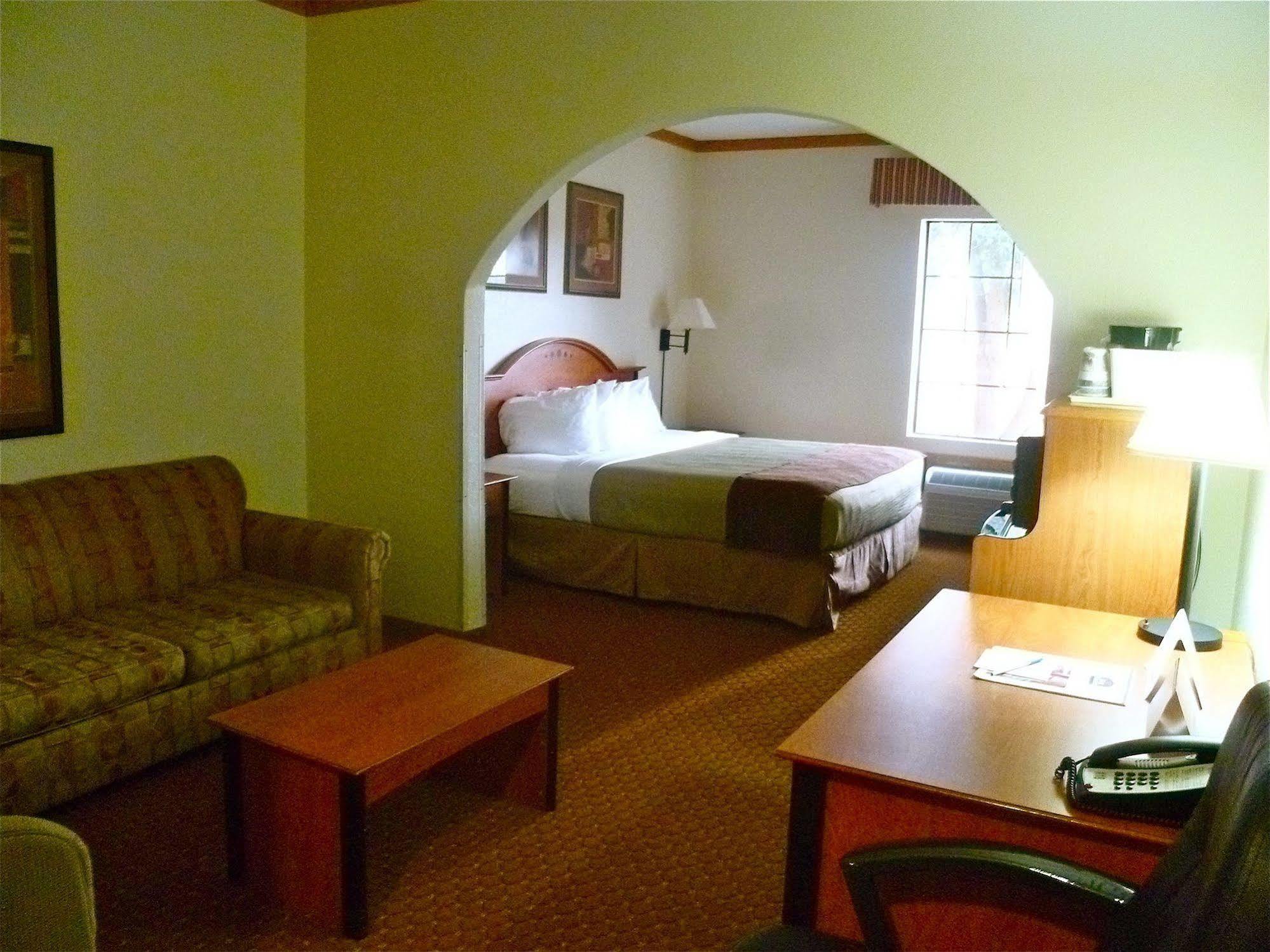 Baymont By Wyndham Hinesville Fort Stewart Area Екстер'єр фото