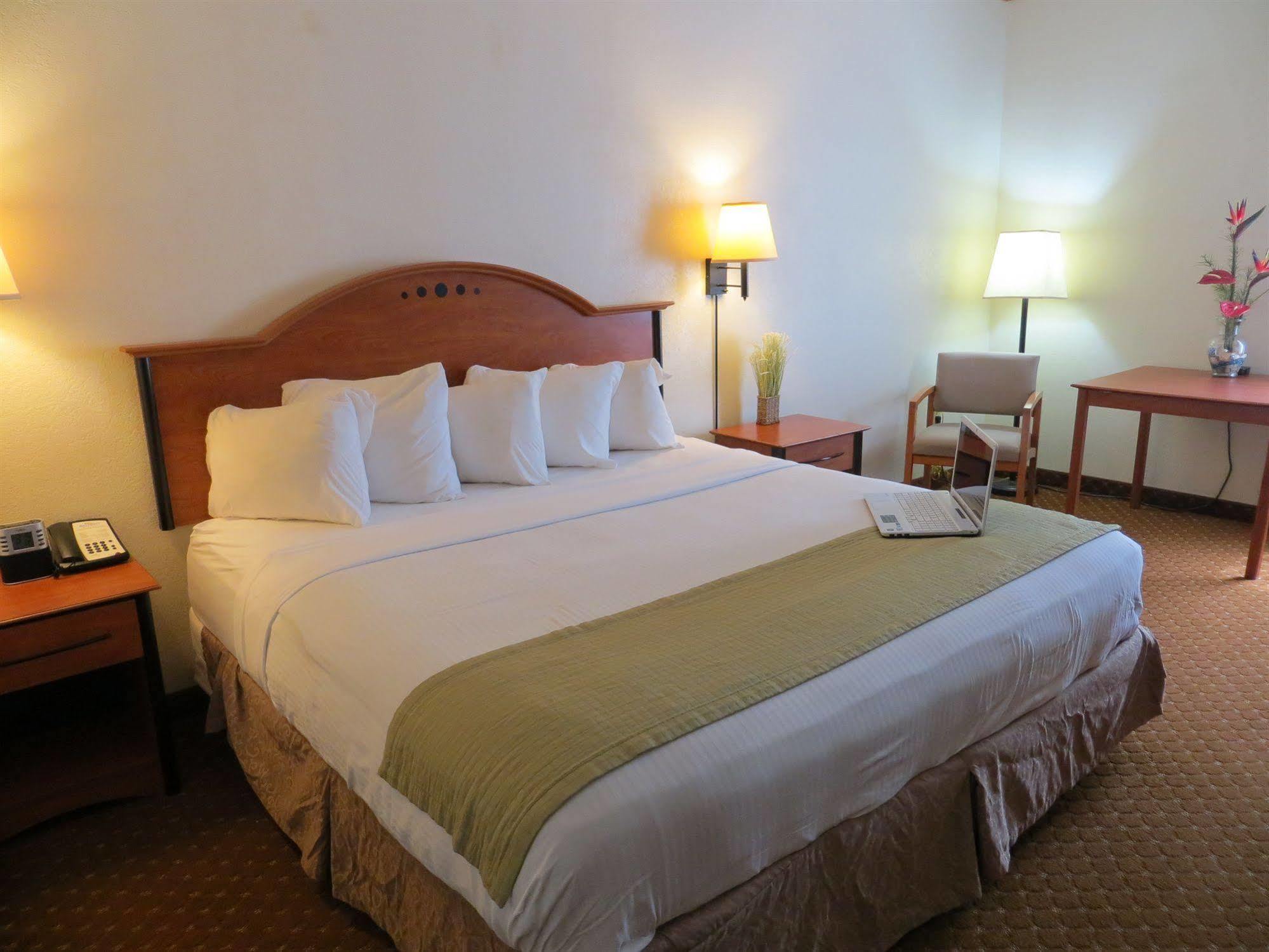 Baymont By Wyndham Hinesville Fort Stewart Area Екстер'єр фото