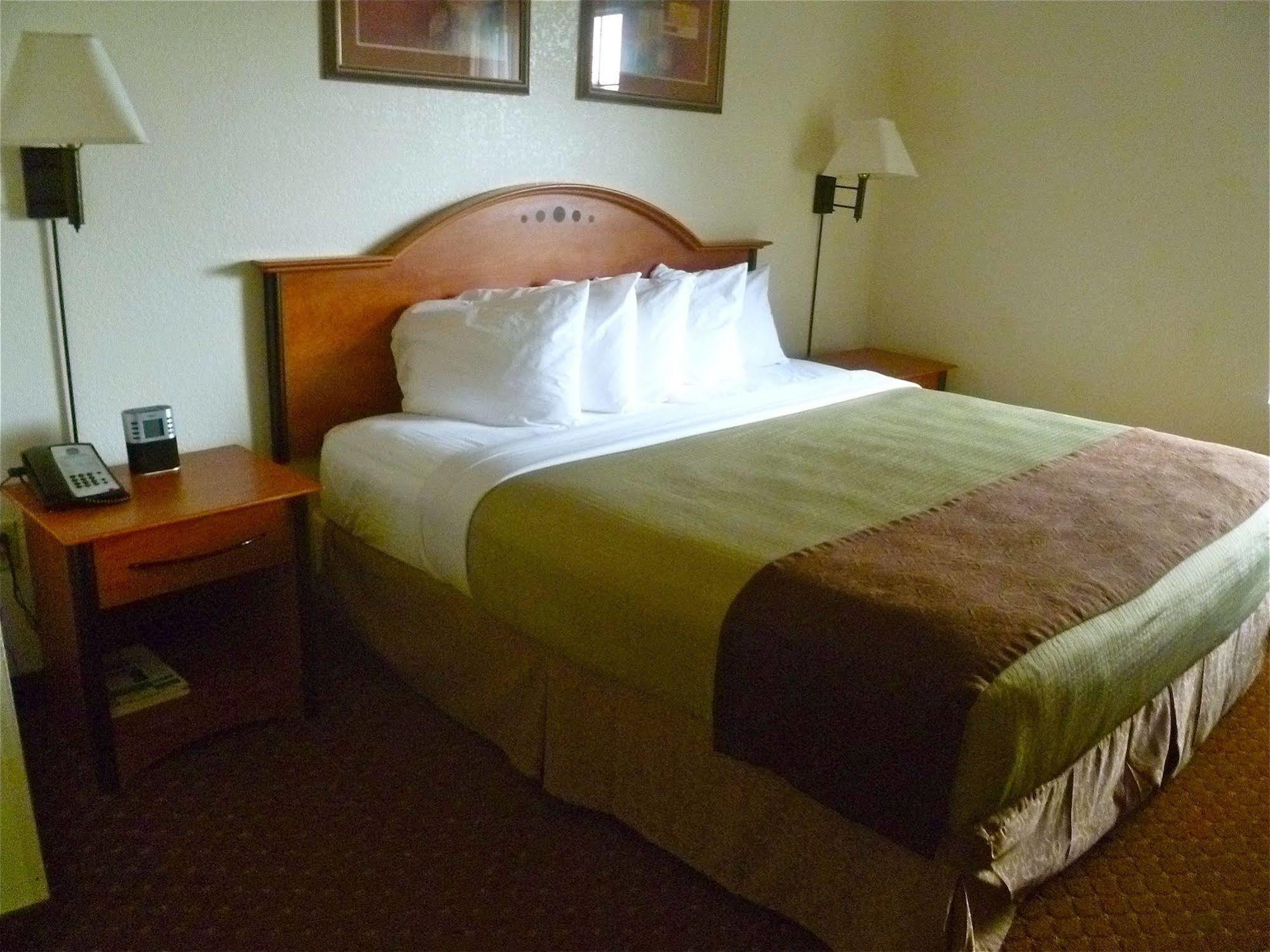 Baymont By Wyndham Hinesville Fort Stewart Area Екстер'єр фото