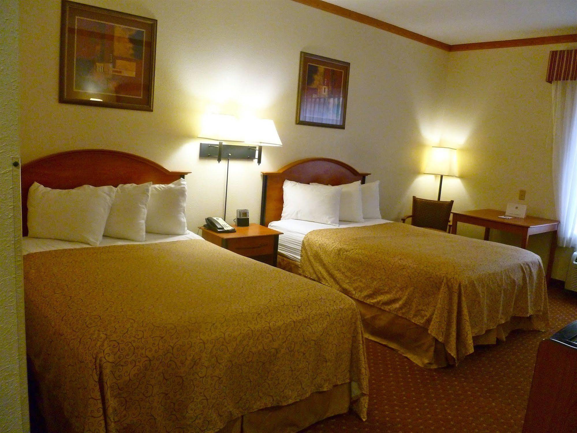 Baymont By Wyndham Hinesville Fort Stewart Area Екстер'єр фото