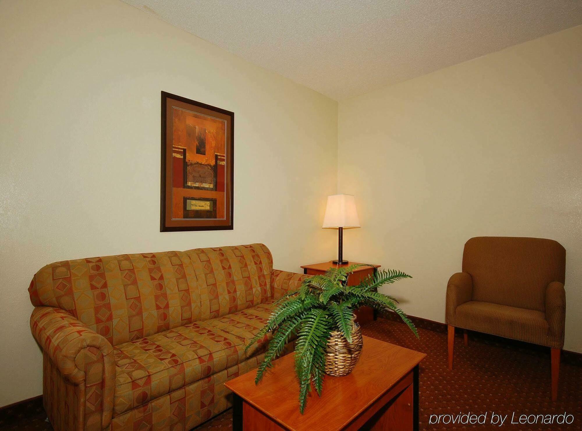 Baymont By Wyndham Hinesville Fort Stewart Area Номер фото