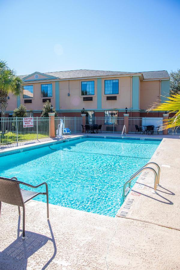 Baymont By Wyndham Hinesville Fort Stewart Area Екстер'єр фото