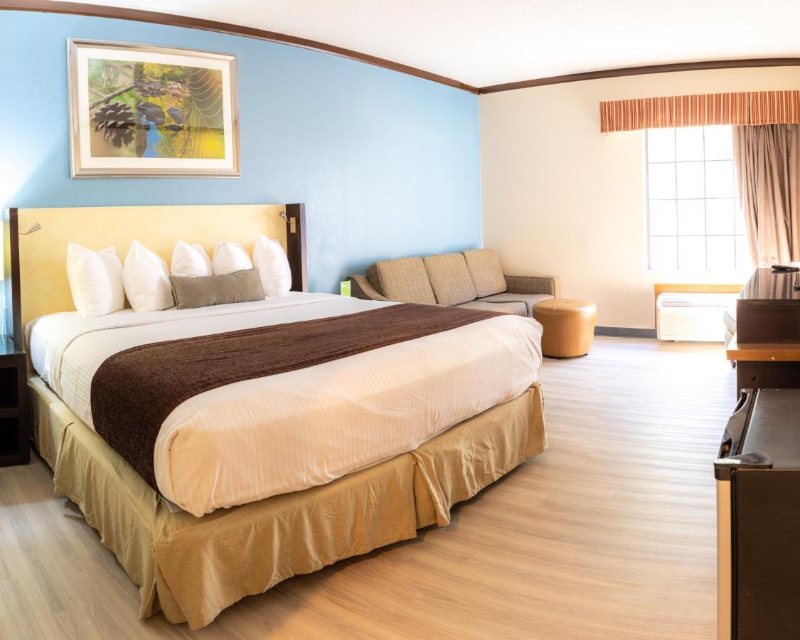 Baymont By Wyndham Hinesville Fort Stewart Area Екстер'єр фото