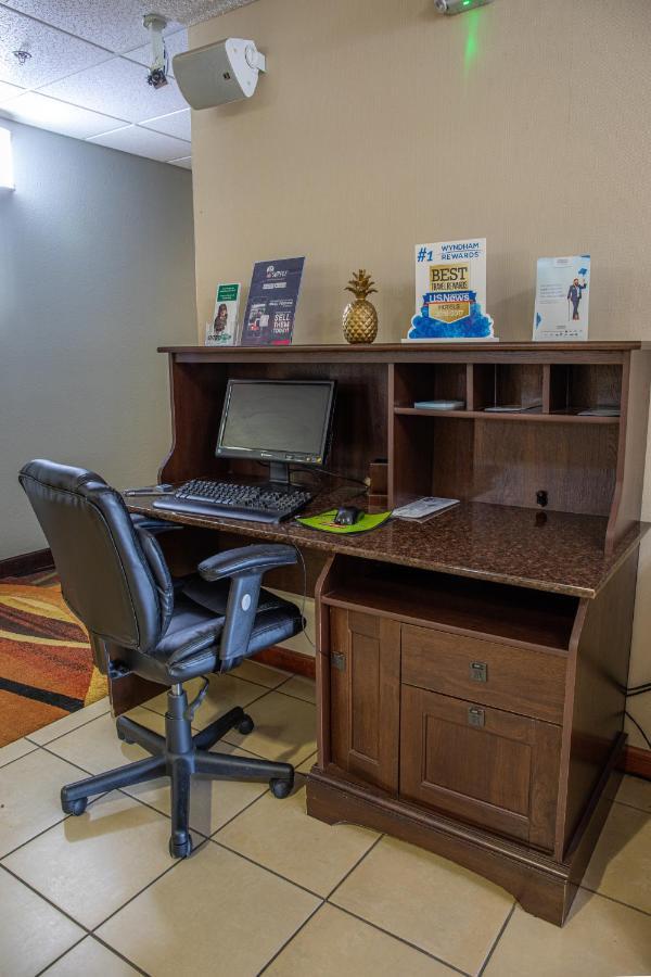 Baymont By Wyndham Hinesville Fort Stewart Area Екстер'єр фото