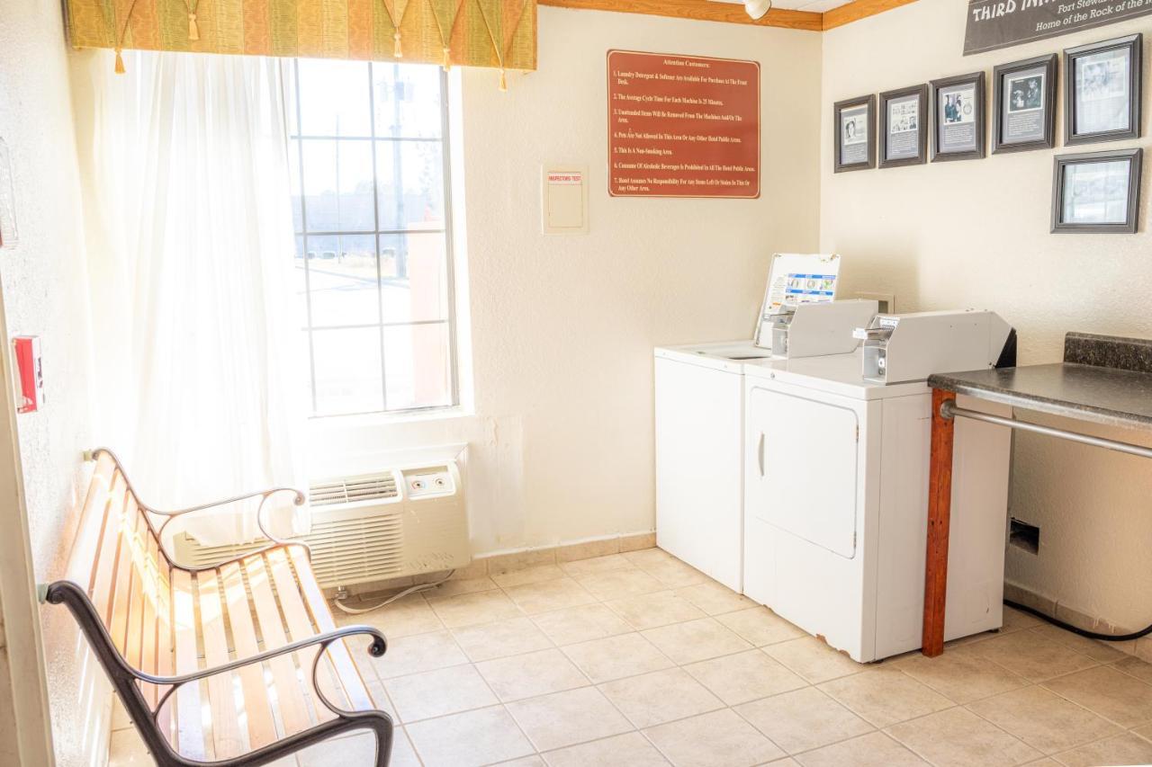 Baymont By Wyndham Hinesville Fort Stewart Area Екстер'єр фото