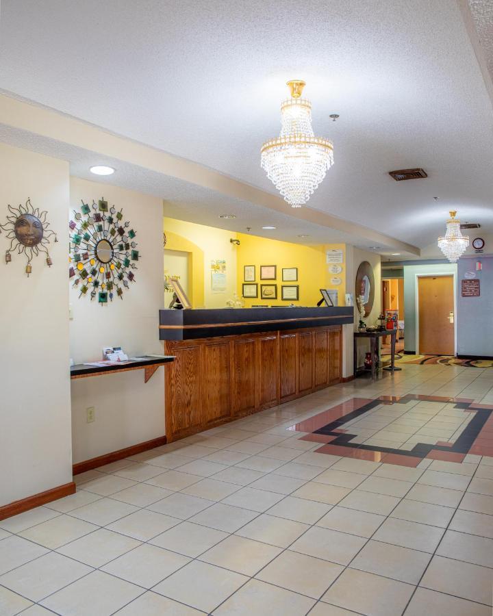 Baymont By Wyndham Hinesville Fort Stewart Area Екстер'єр фото