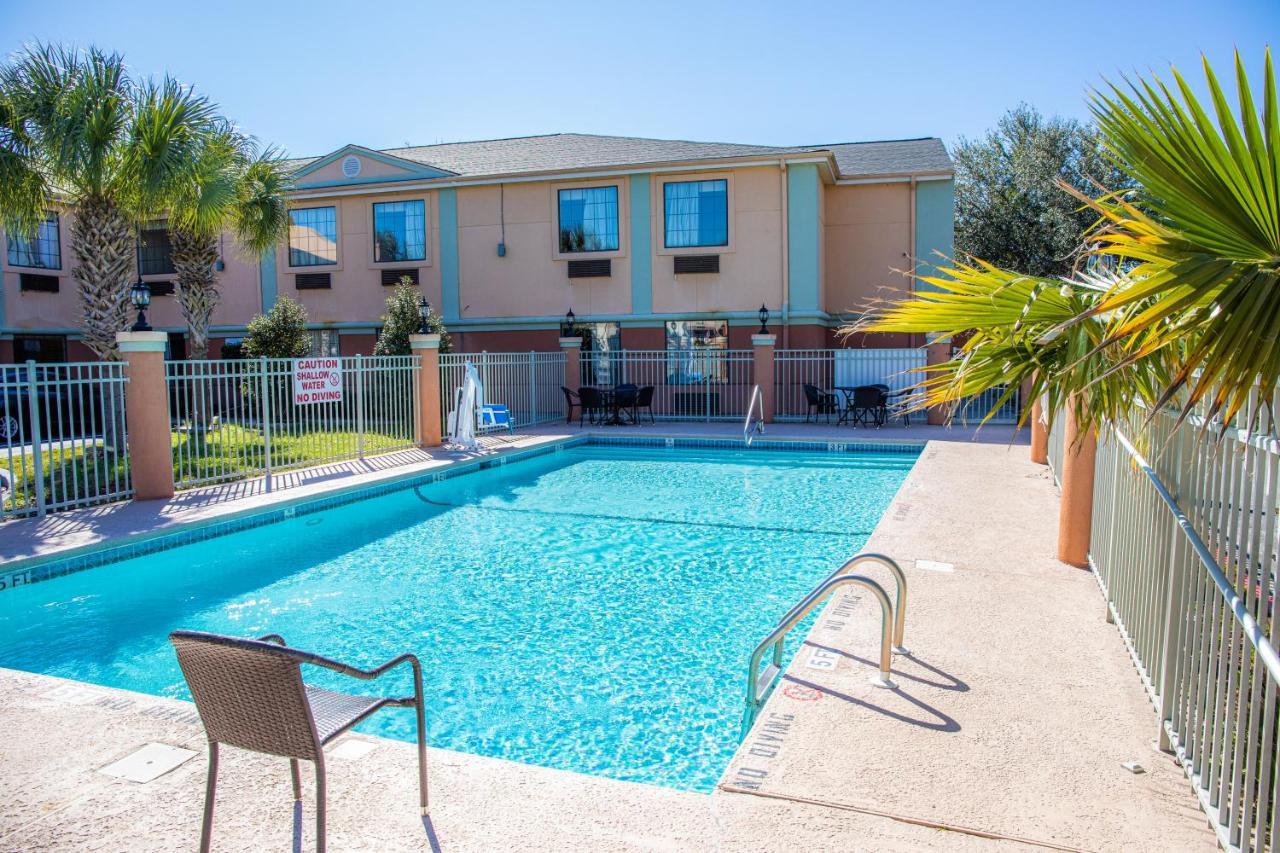 Baymont By Wyndham Hinesville Fort Stewart Area Екстер'єр фото